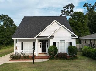 1061 Pinemont Dr, Mobile, AL 36609