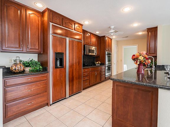 3rd image of 9519 W Country Club Dr