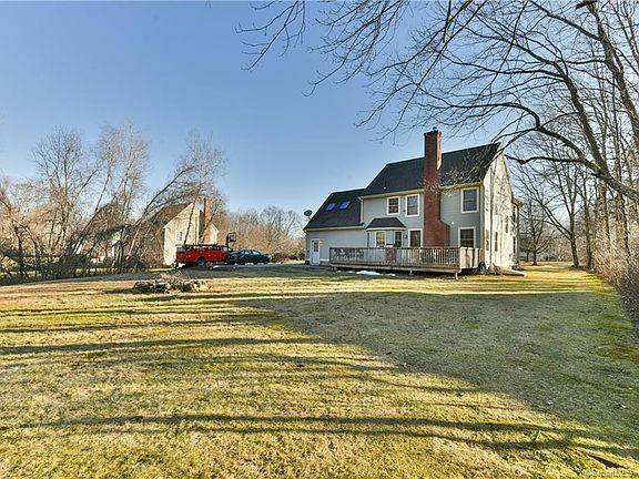 4th image of 21 Deer Meadow Ln