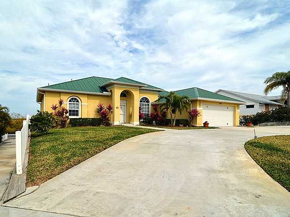 3rd image of 4273 NE Skyline Dr