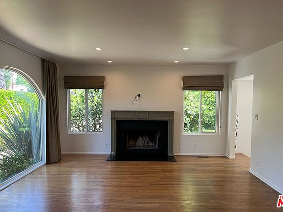 5th image of 828 Georgina Ave