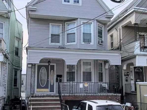 175 Wegman Parkway image 1 of 8