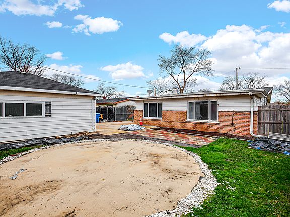 4th image of 1494 Stanley Blvd