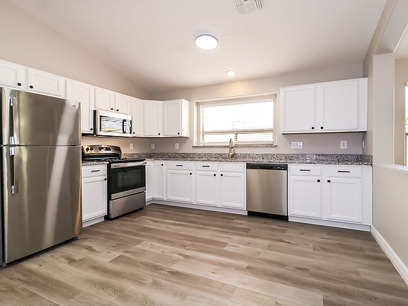 3rd image of 12424 W San Miguel Ave