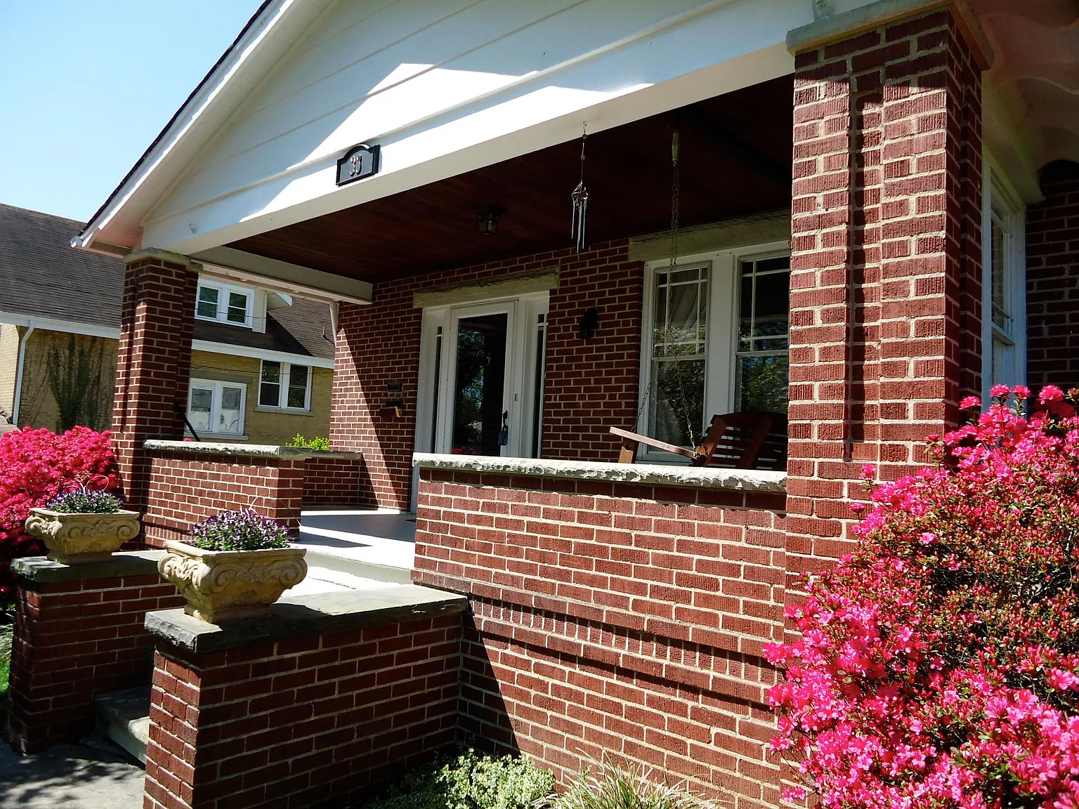 33 Fairfax Dr photo 1
