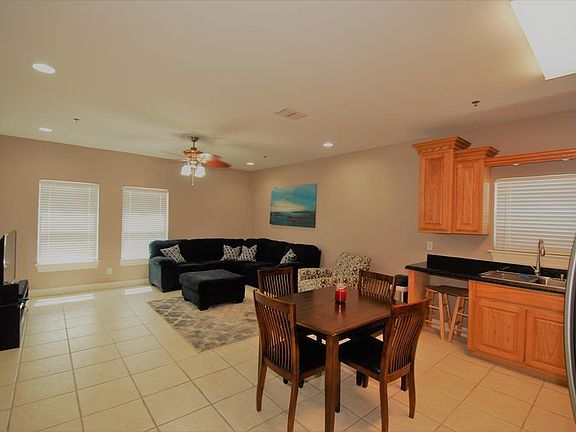 5th image of 102 E Huisache St