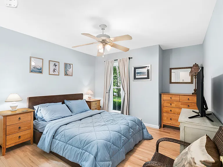 Laurel Ln — Photo 11