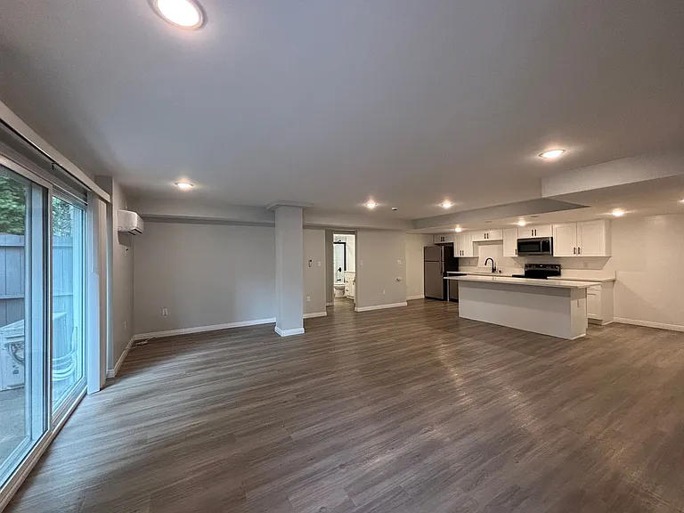 1635 North Martel Avenue — Photo 35