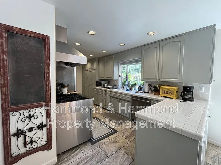 8422 Fable Ave — Photo 18