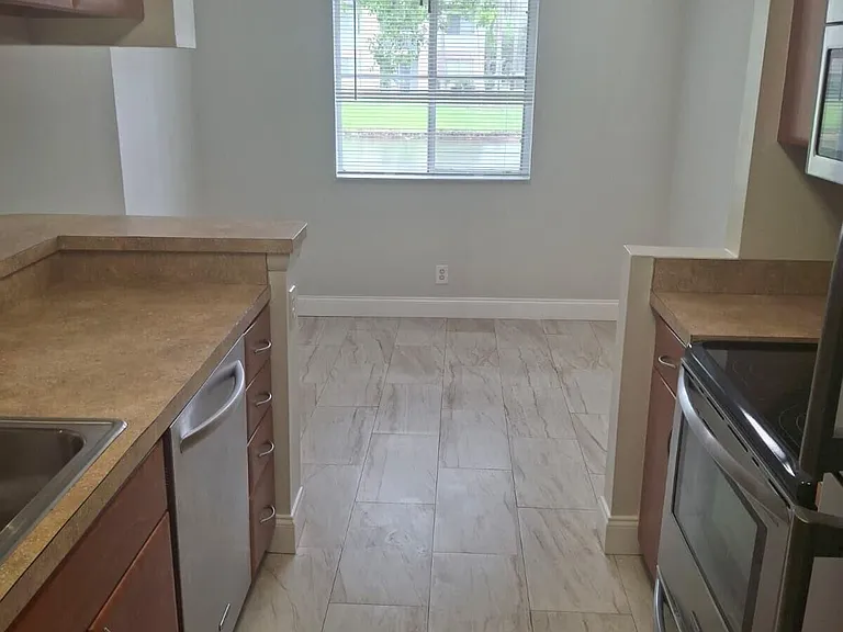 9833 Westview Dr #813 — Photo 12