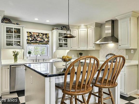 Oversized island is the perfect place to eat!