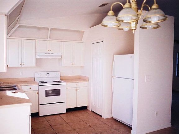 5th image of 1075 Whispering Creek Way