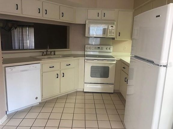 4th image of 179 Durham Pl #179