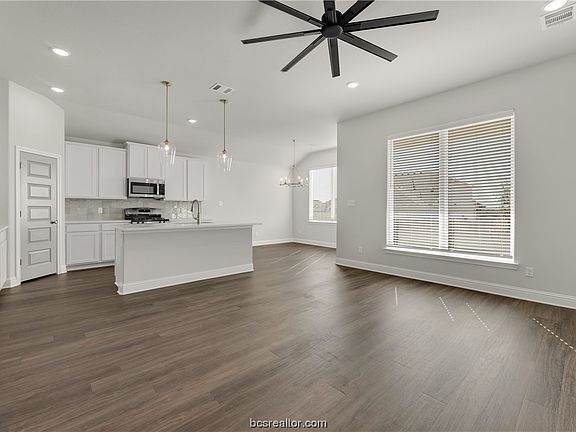 3rd image of 6212 Southern Cross Dr