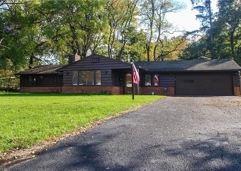 1st image of 36 Lakeview Dr