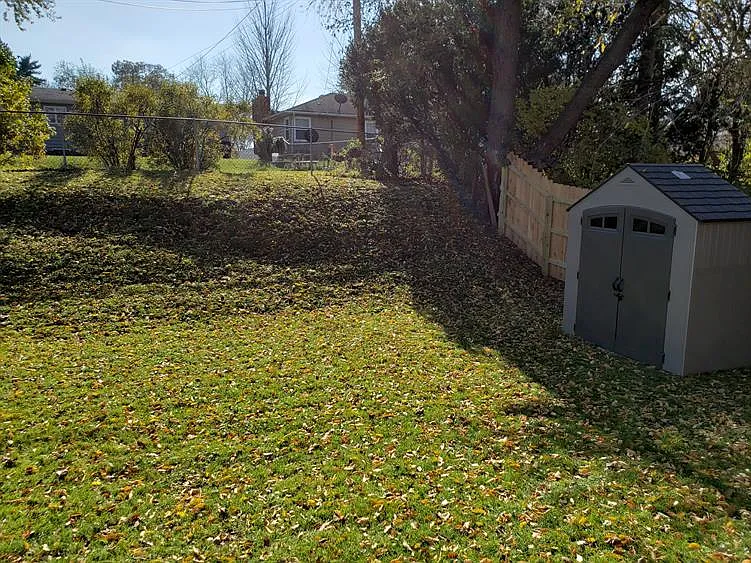 2011 Oak St photo 1