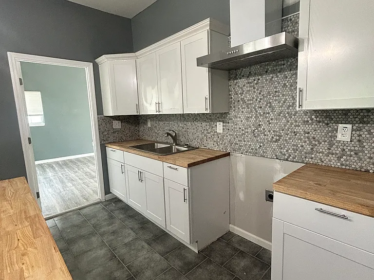 3528 Brookdale Ave — Photo 2
