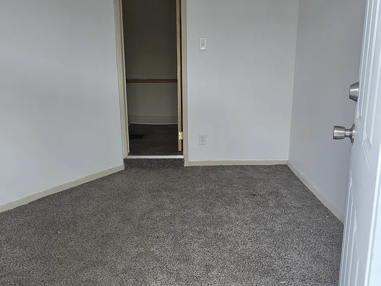 241 Memorial Pkwy #2 — Photo 10