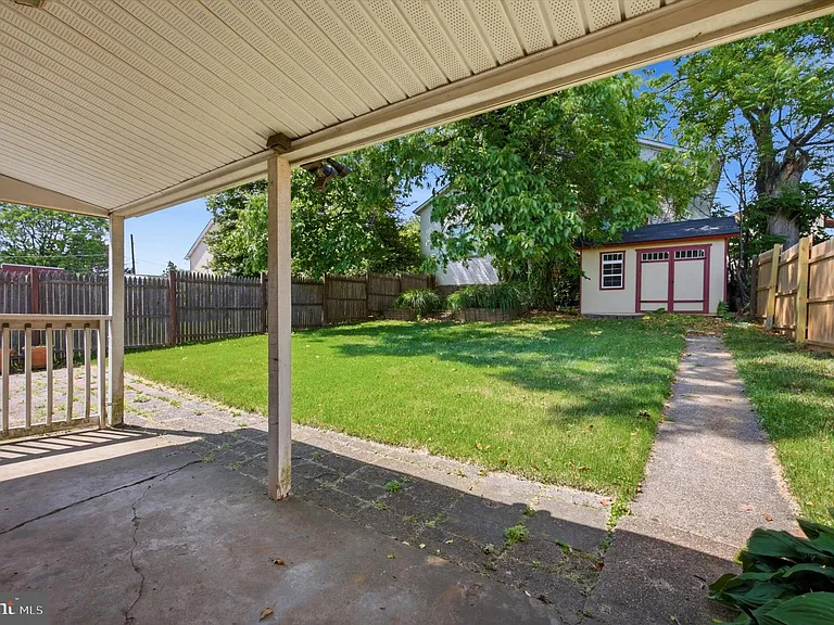 712 E Hector St — Photo 22