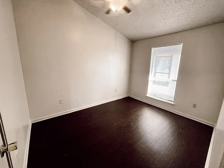 8220B Governor Dr — Photo 13