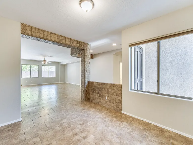 2307 W Spur Dr — Photo 8