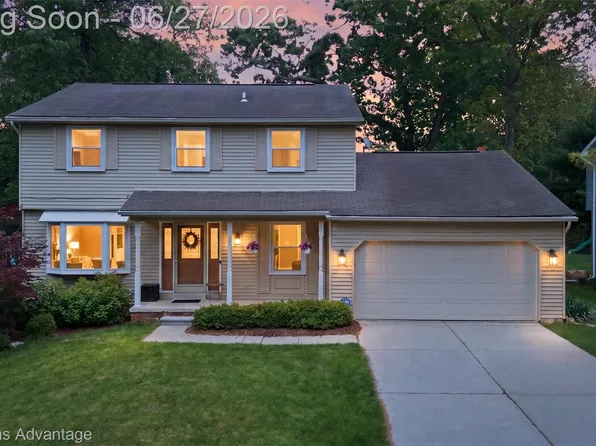 1479 Chanticlair Cir, Wixom, MI 48393