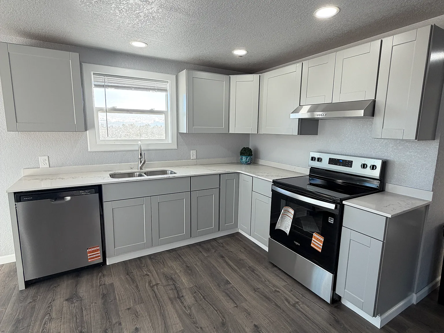 4 bed, 1800 sqft, $2,700 — Photo 2