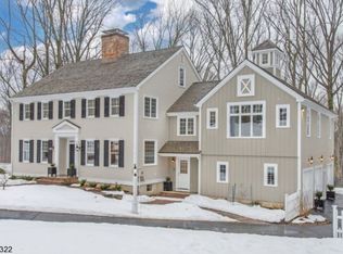 10 Red Oak Row, Chester, NJ 07930