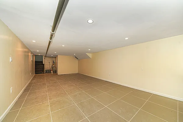 Sold by Suits Realty | media 19