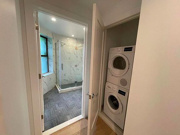 4th image of 361 E 50th St APT 2I