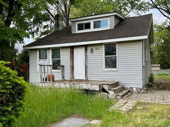 2935 Jackson Blvd, Highland, MI 48356