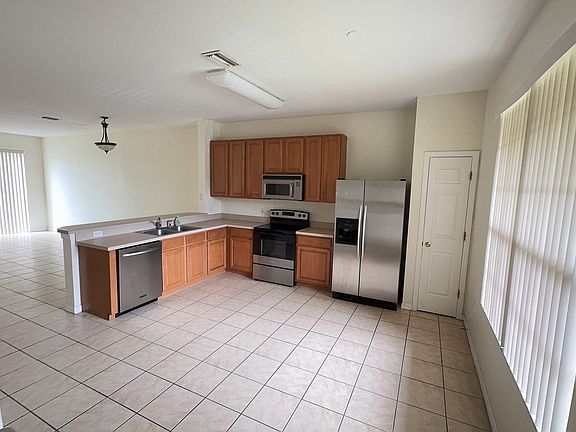 5th image of 13901 Abbey Ln