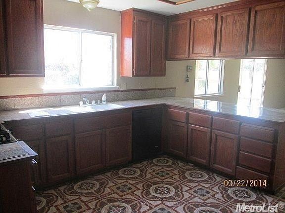 5th image of 566 Elmwood Dr