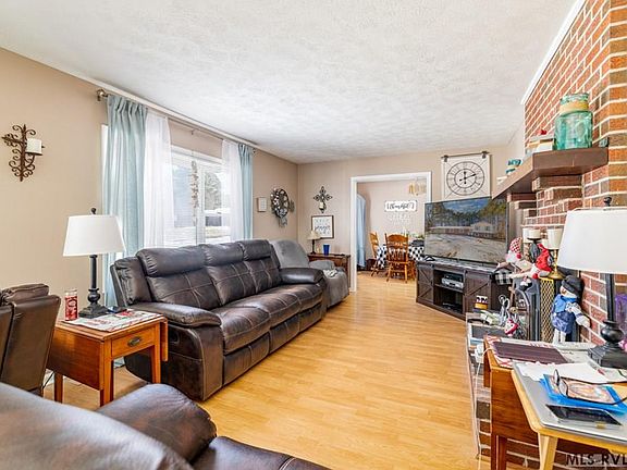 3rd image of 1115 Dogwood Ln