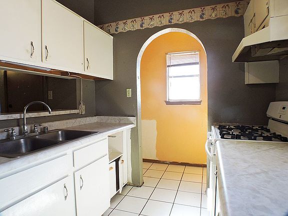 5th image of 723 El Arco Dr