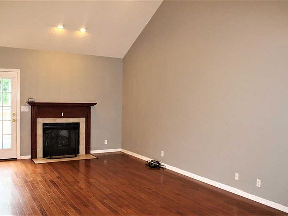 4th image of 283 Harold Dr