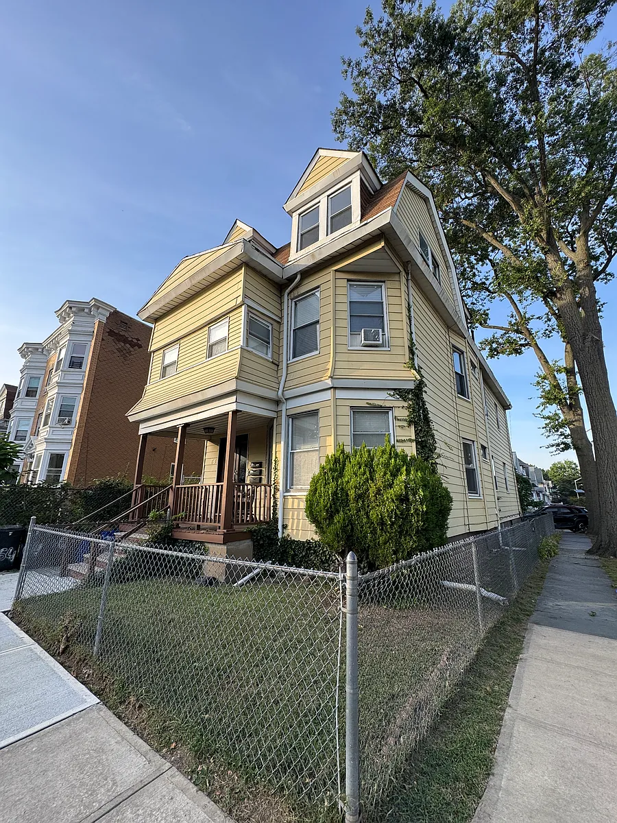 Building Photo - 64 Eaton Pl #2