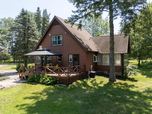 1090 5th St, Plainwell, MI 49080