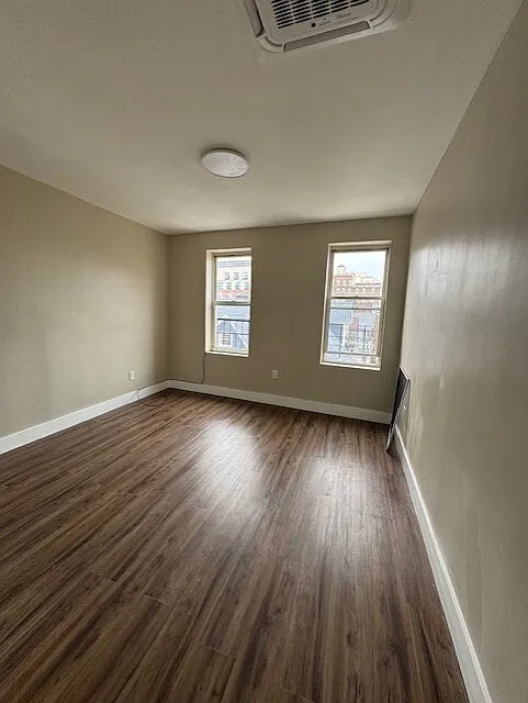 Building Photo 3
