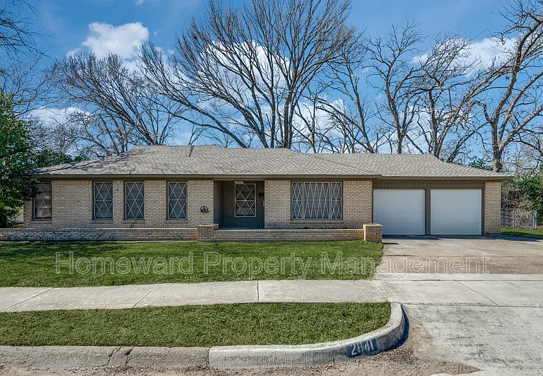 2841 Scruggs Park Dr — Photo 1