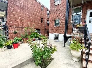 31-12 46th St #1R, Astoria, NY 11103