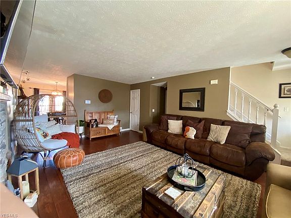 4th image of 923 Coventry Ct