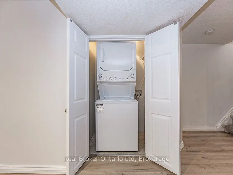 195 Edinburgh Rd S #LOWER — Photo 16