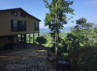 916 Oakland Ln, Andrews, NC 28901