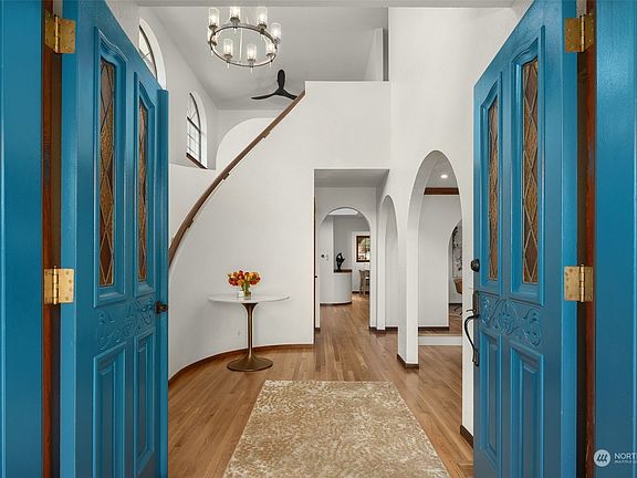 5th image of 11937 Lakeside Avenue NE