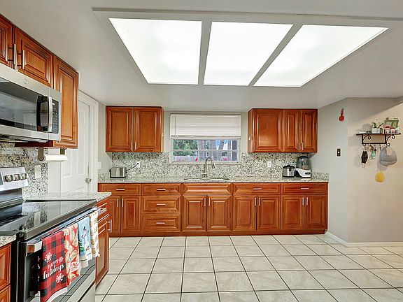 5th image of 173 SE Fallon Drive