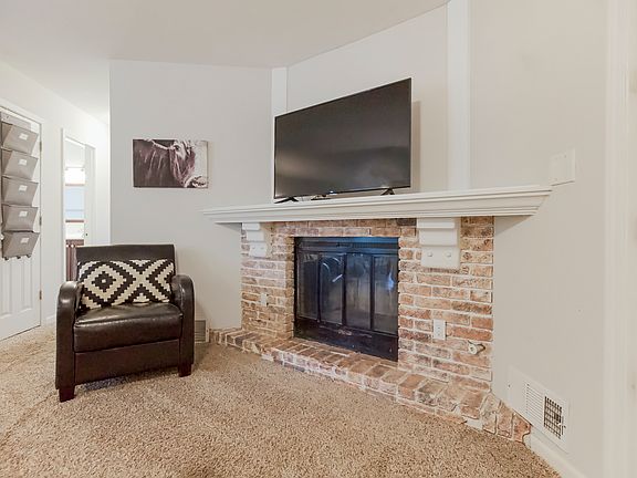 4th image of 321 NE Sharon Dr #2D-635224