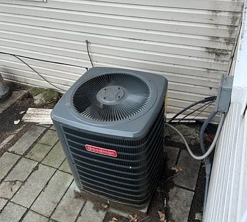 5th image of 130 W Elza Ave