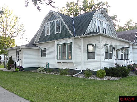 2nd image of 901 N Broadway St