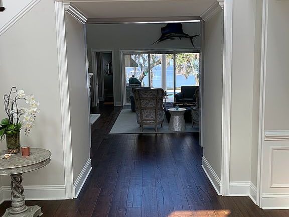 4th image of 161 Holly Berry Ln